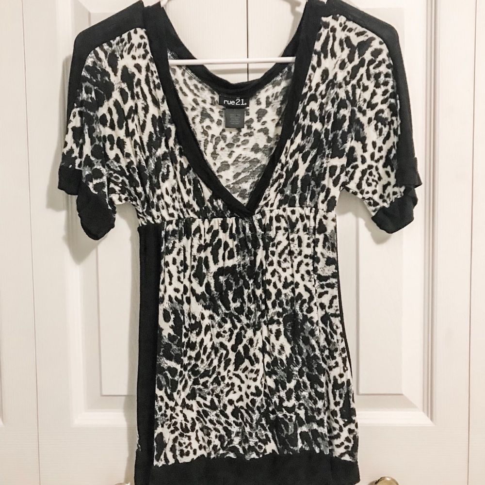 Rue 21 Black & White Leopard Print Blouse